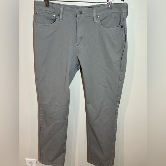 Men’s EUC Levi’s 36W 32L Gray Denim Structured Cotton Jeans Pants - Picture 1 of 11